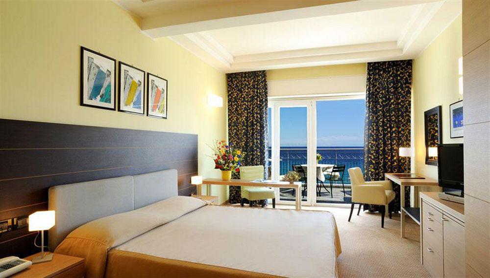 Grand Hotel Spiaggia Alassio Bagian luar foto