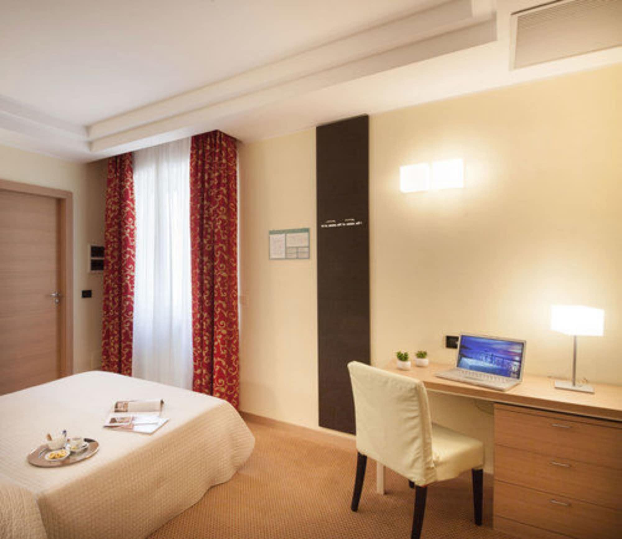Grand Hotel Spiaggia Alassio Bagian luar foto