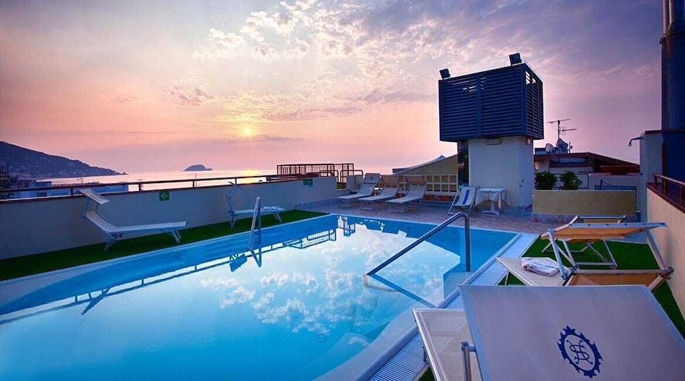 Grand Hotel Spiaggia Alassio Bagian luar foto