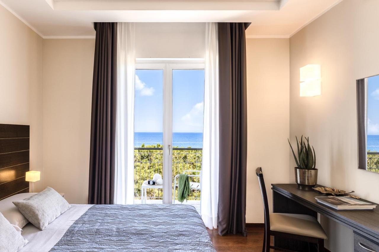 Grand Hotel Spiaggia Alassio Bagian luar foto
