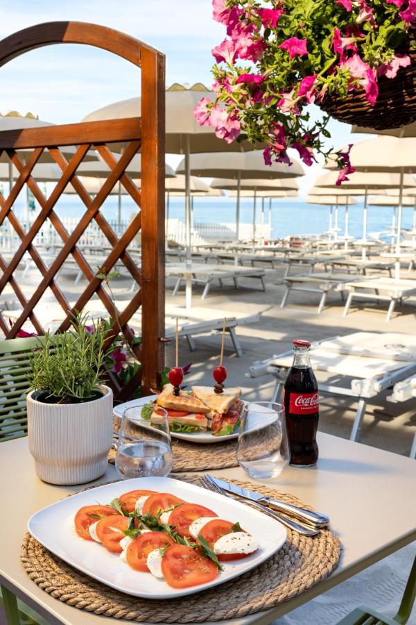 Grand Hotel Spiaggia Alassio Bagian luar foto
