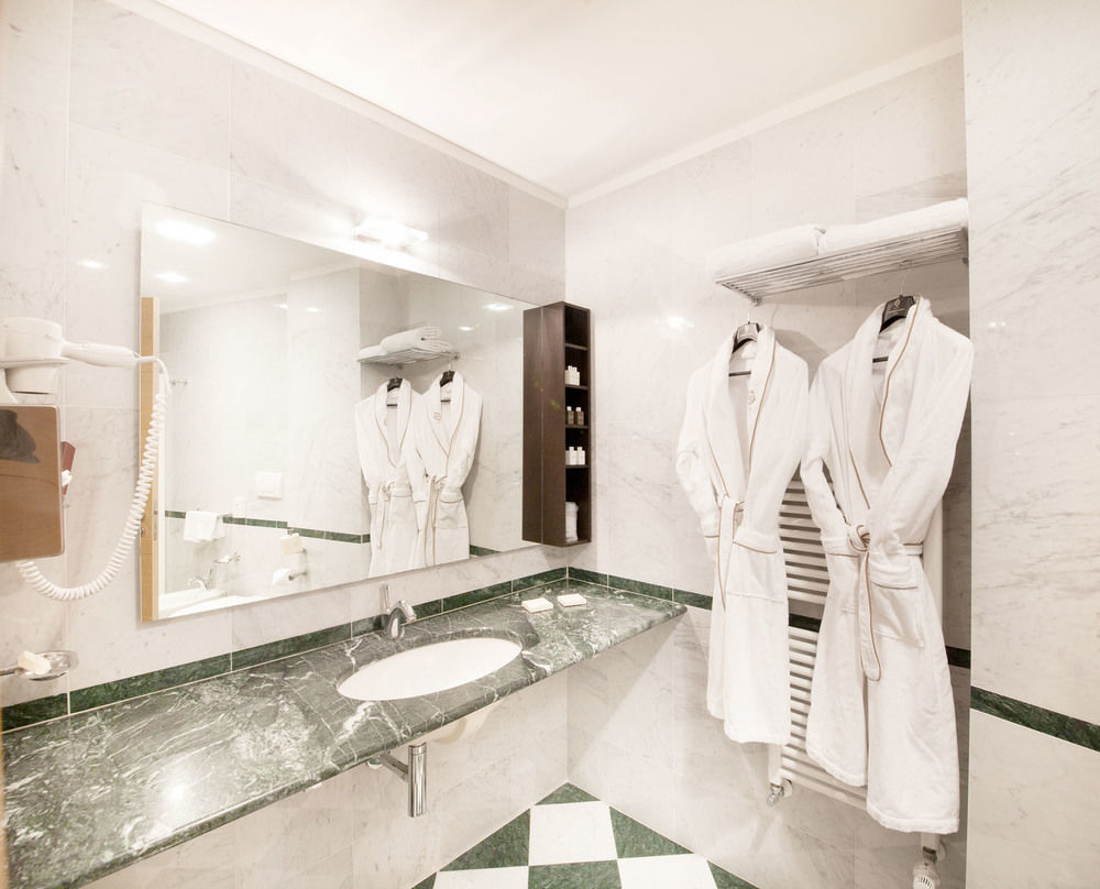 Grand Hotel Spiaggia Alassio Bagian luar foto