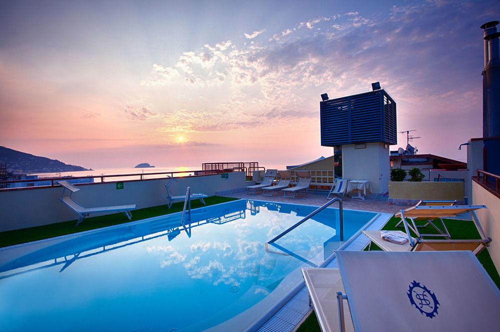 Grand Hotel Spiaggia Alassio Bagian luar foto