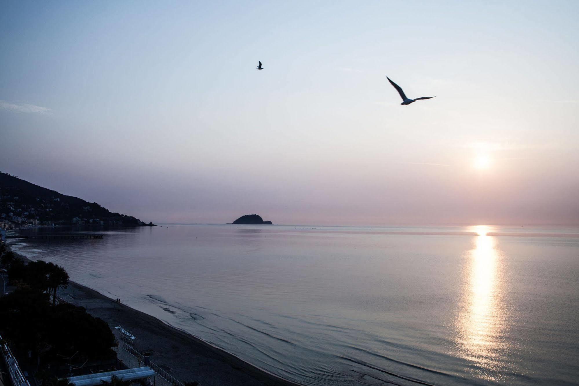 Grand Hotel Spiaggia Alassio Bagian luar foto